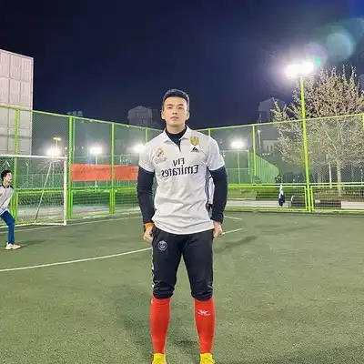 秦娜东